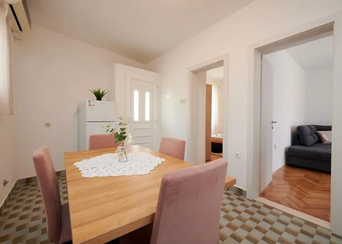 Apartmán Cozy Downtown With Balcony