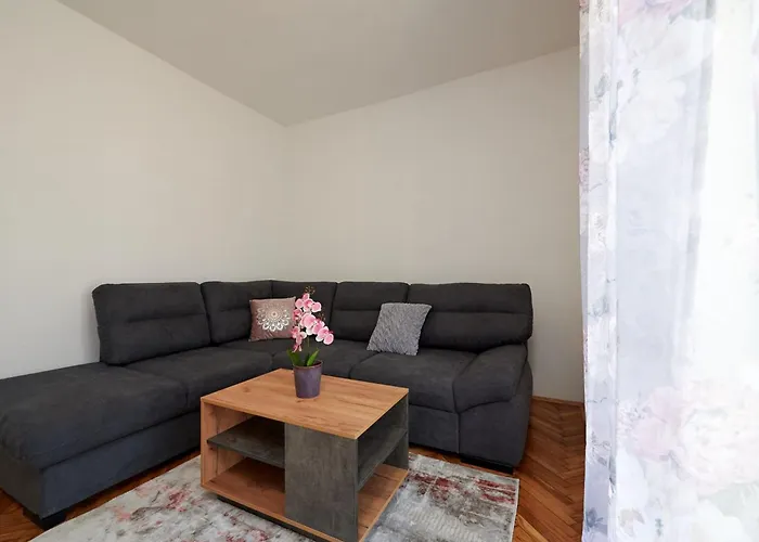 Apartmán Cozy Downtown With Balcony