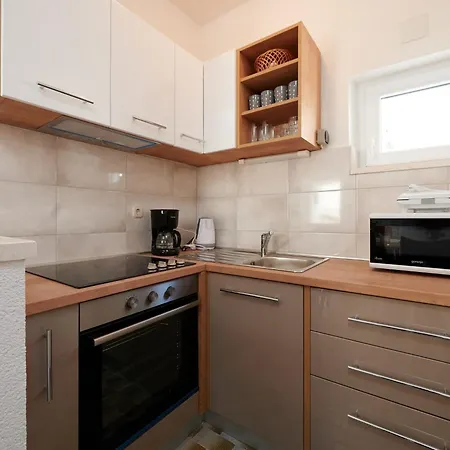 Apartman Cozy Downtown With Balcony Trogir