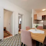 Cozy Downtown With Balcony Apartment Trogir