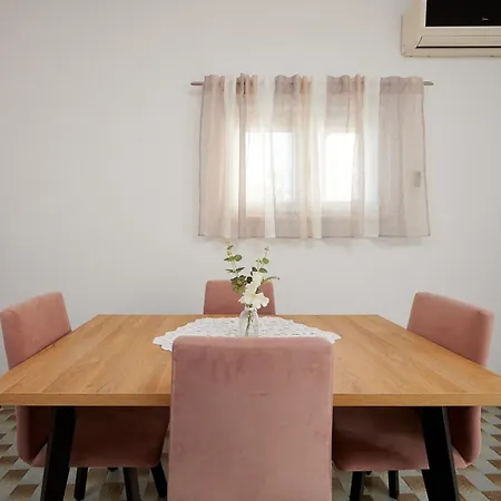 Cozy Downtown With Balcony * Трогир