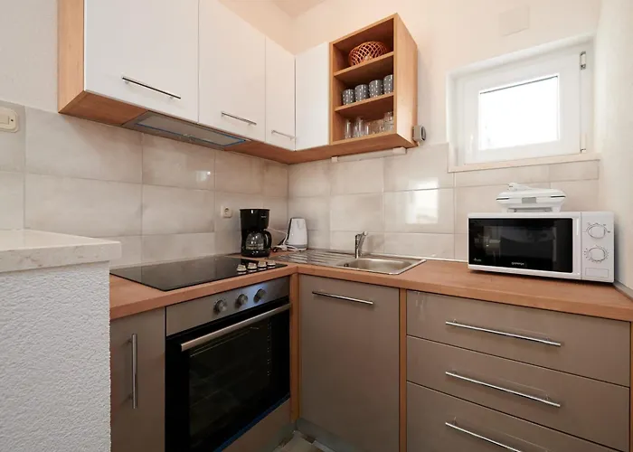 아파트 Cozy Downtown With Balcony 트로기르